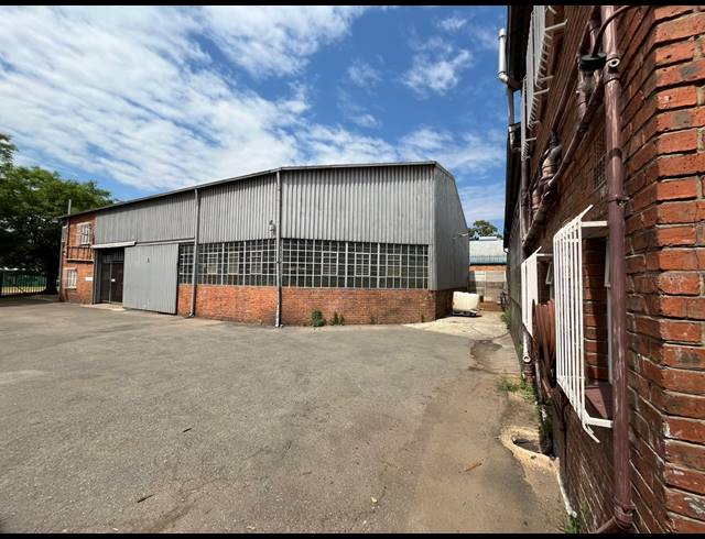 1,100M² WAREHOUSE FOR SALE IN NEW ERA
